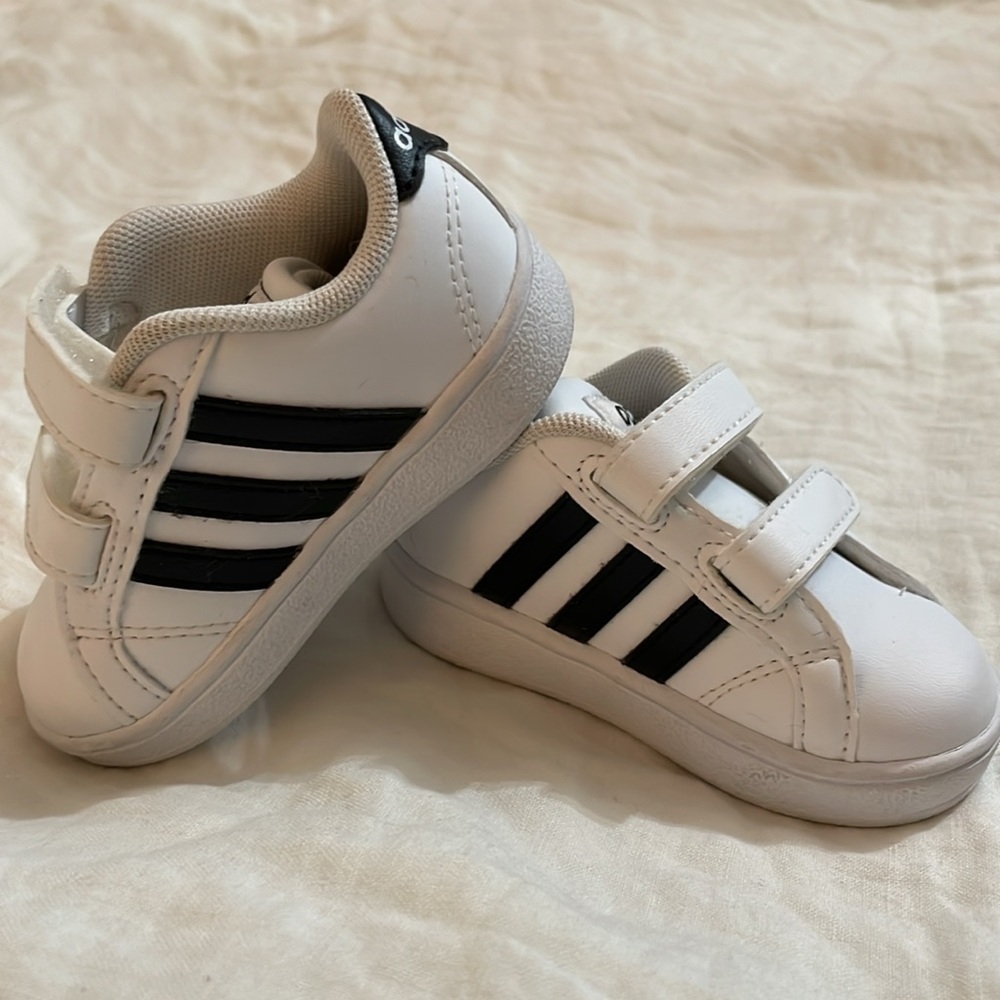 Adidas Sneakers